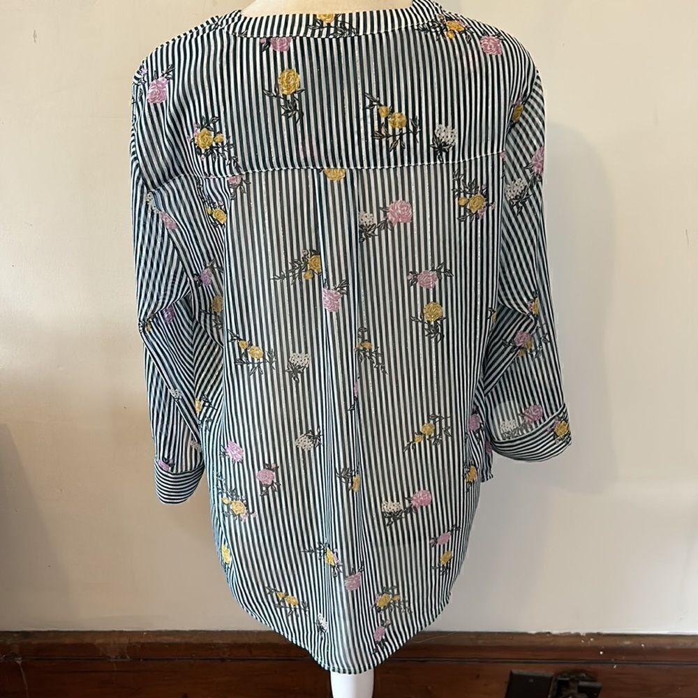 Torrid green white striped floral long sleeve sheer blouse Size 00 - Picture 6 of 10